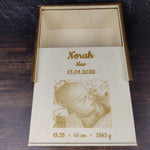 Lade das Bild in den Galerie-Viewer, Erinnerungstruhe für Kind und Baby mit Fotogravur
